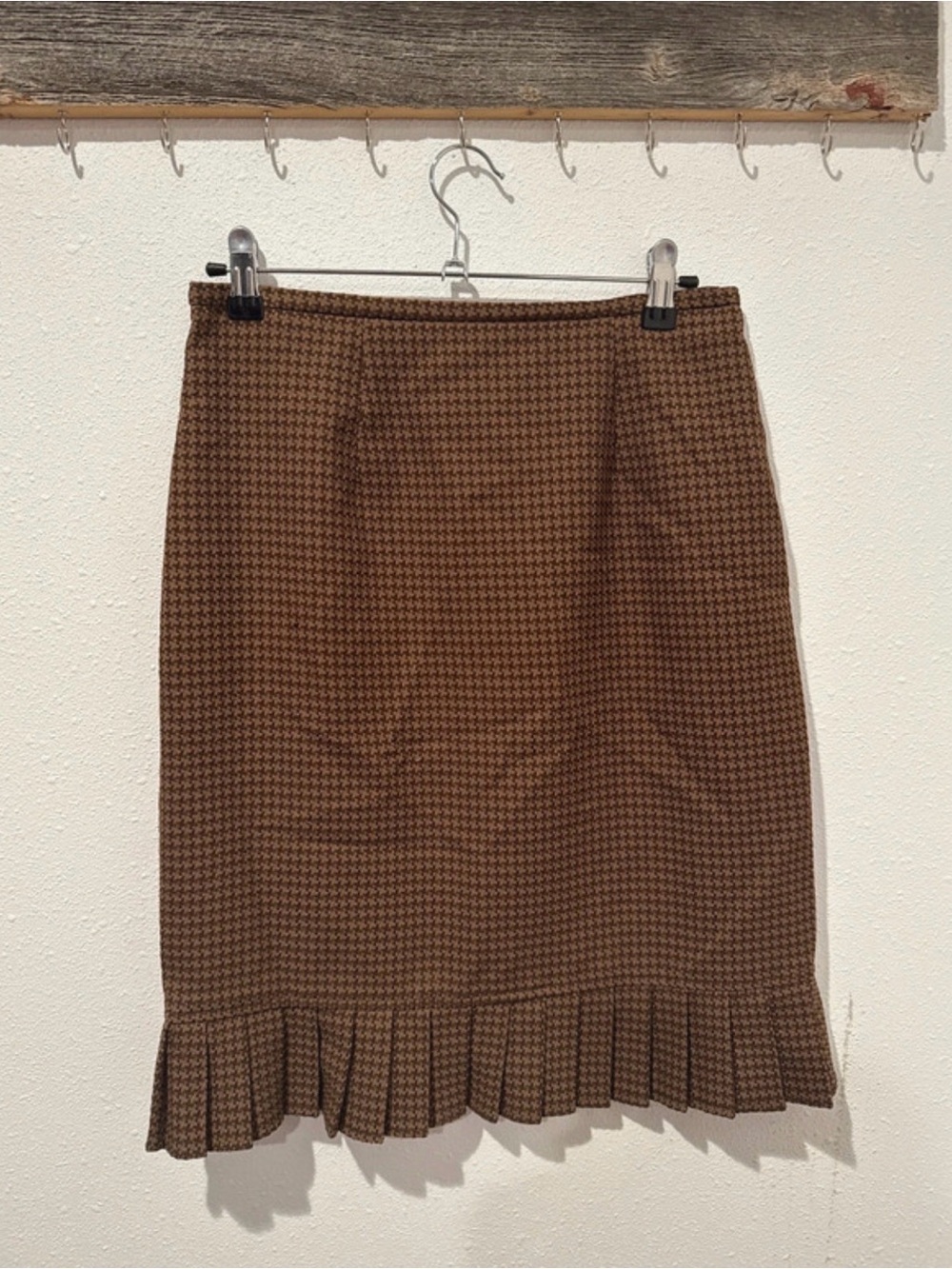 Tailored Brown Houndstooth Pencil Skirt with Pleated Hem